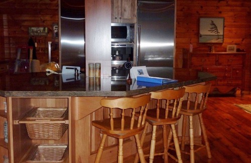 Seguin Cottage | Log Home, Sauna, Sand Beach, Boats, All Day Sun