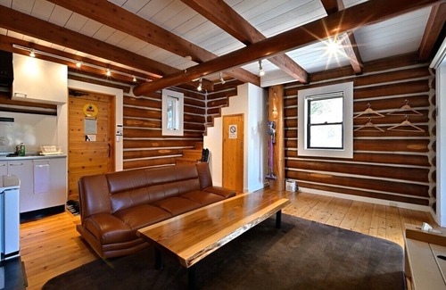Shima House | Log House at Shima