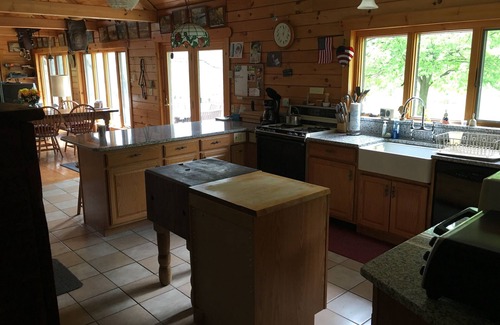 Tunkhannock House | Log House on water, family get-a-way in mountains w/pond, fishing & Swimming