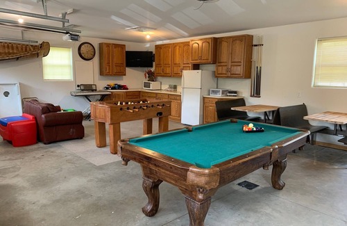 Madison Lake House | Log Inn on Madison Lake. Multi generation. Corporate retreat for team building