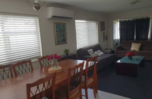Logan Central Apartment | Logan Central Retreat 3BR Close to Brisbane & GC