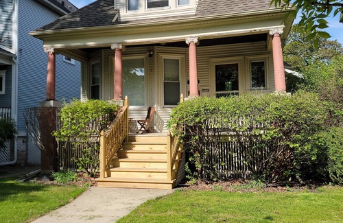 Logan Square House | Logan Square 2Bed/1Bath Fully Furnished W/D Wi- Fi, Direct TV by Blueline Train