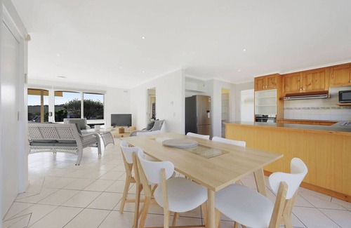 Warrnambool House | Logans Beach Apartments - The Beach House