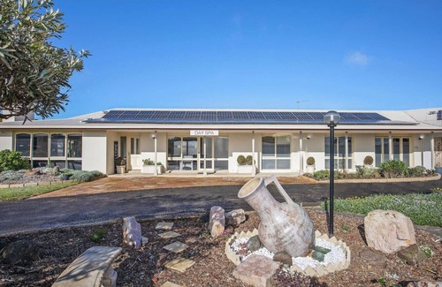Warrnambool House | Logans Beach Apartments - The Beach House