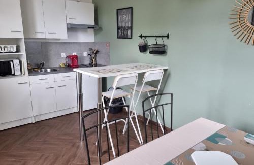 Elincourt-Sainte-Marguerite Apartment | Logement entier indépendant- 2 à 4 pers - Parking clos - Terrasse