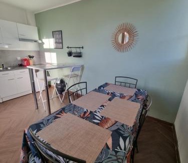 Elincourt-Sainte-Marguerite Apartment | Logement entier indépendant- 2 à 4 pers - Parking clos - Terrasse