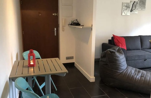 Decines-Charpieu Apartment | Logement 2 Chambres à Décine-charpieux Avec Balcon