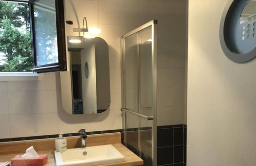 Decines-Charpieu Apartment | Logement 2 Chambres à Décine-charpieux Avec Balcon