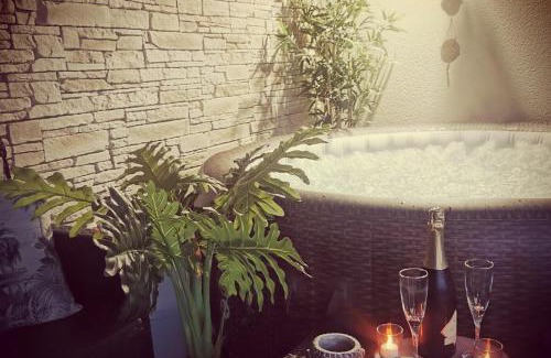Saint-Dolay House | Logement cosy avec piscine et jacuzzi privatifs 4 étoiles