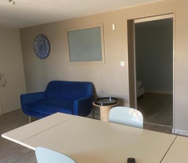 Rouille Apartment | Logement des pivoines