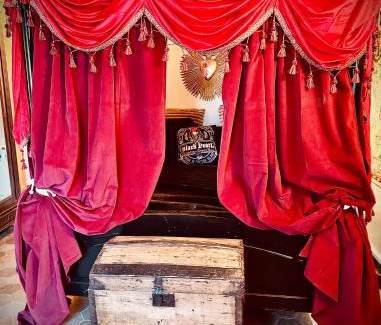 Montreuil-sur-Therain House | Logement insolite La cachette des Pirates, ciné, pop corn