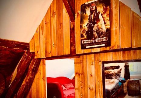 Montreuil-sur-Therain House | Logement insolite La cachette des Pirates, ciné, pop corn