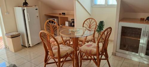 Belcourt Apartment | Logement spacieux deux pièces à Baie Mahault