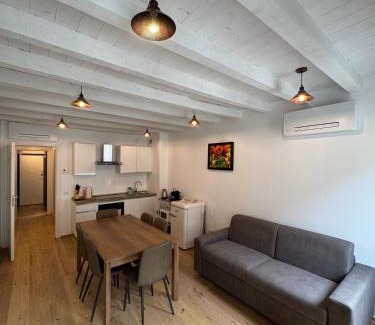 Centro Storico Nord Apartment | Loggia Tre Piazze Apartments