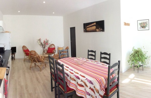 Saint-Emilion House | Logis de Villemaurine Gîte Stone house* in the heart of St Emilion 2 to 8 pers.