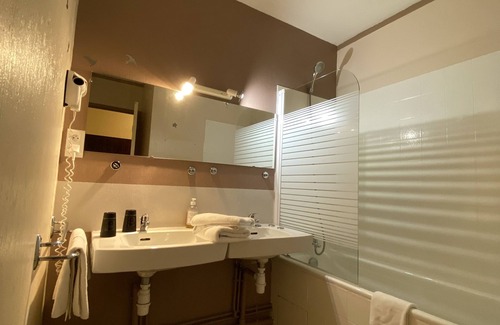 Rochemaure Hotel | Logis Hôtel Médiéval, Montélimar Nord