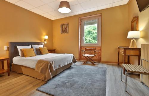 La Coquille Hotel | Logis Hôtel-Restaurant Les Voyageurs