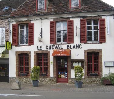 Charny Hotel | Logis Hotel Restaurant Le Cheval Blanc
