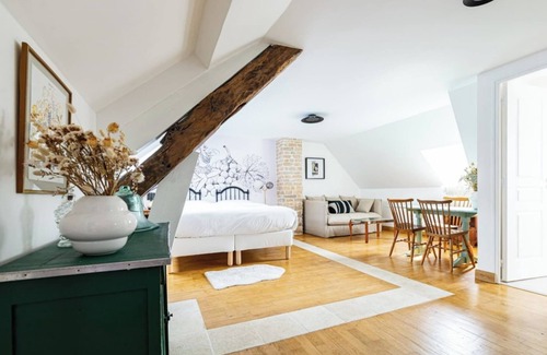 Flavigny-sur-Ozerain Apartment | Logis Joséphine