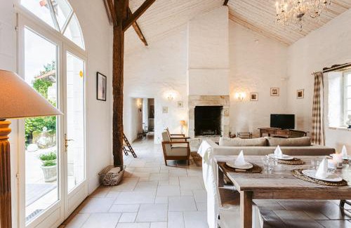 Saint-Laurent-de-la-Salle House | Logis La Tour - Gîte Orangerie