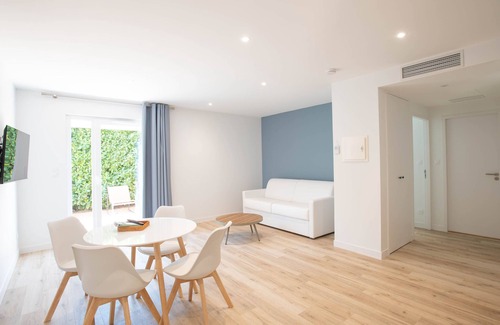 Pont-de-Vaux Apartment | Logis les Cepages-Restaurant le Raisin