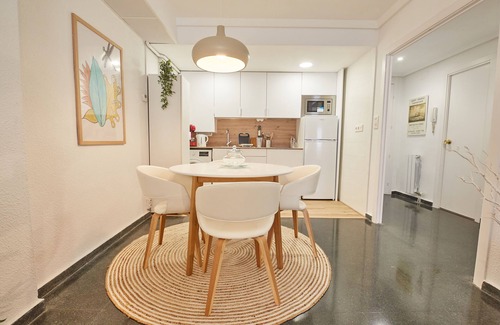 Zaragoza Centro Apartment | Loira Bretón: Charming Apartment in the University
