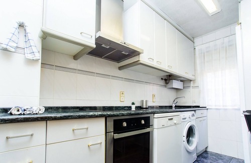 Zaragoza Centro Apartment | LOIRA CÁNOVAS: Warmth and Spacious near the Uni