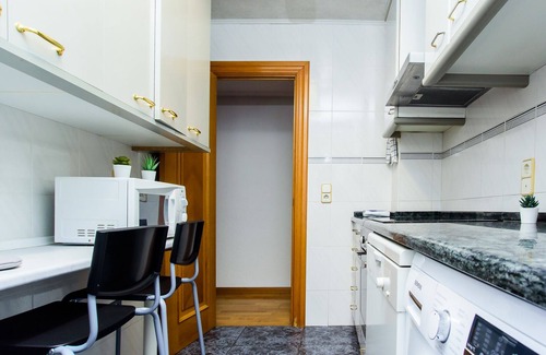Zaragoza Centro Apartment | LOIRA CÁNOVAS: Warmth and Spacious near the Uni