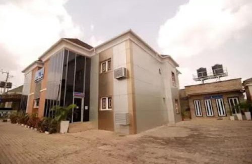 Makurdi Cabin | Lois Hotels - Golden Room