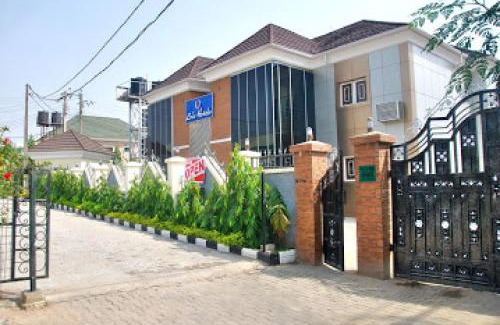Makurdi Cabin | Lois Hotels - Golden Room
