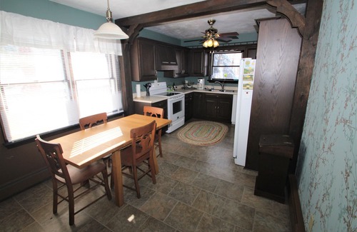 Friedens Cottage | Lois Lane Streamside Cottage with Ol' Time Swimming Hole