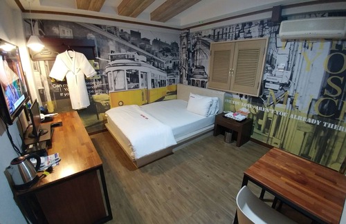 Hyomok Hotel | LOL Motel
