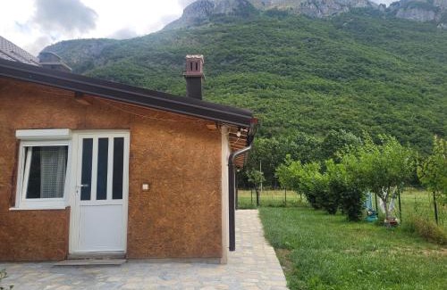 Vusanje House | Lola Guest House
