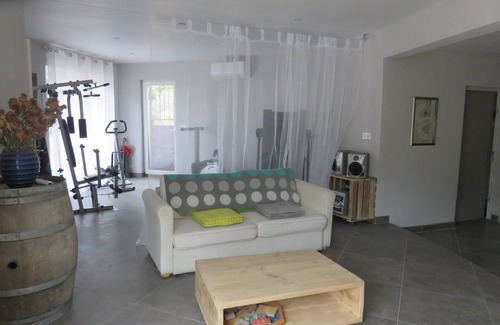 Quartier des Espesses House | Lola : Mas Corbiere guest house