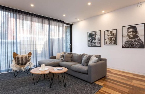 Collingwood Bed & Breakfast | Lola Three Levels of Style with Rooftop Terrace