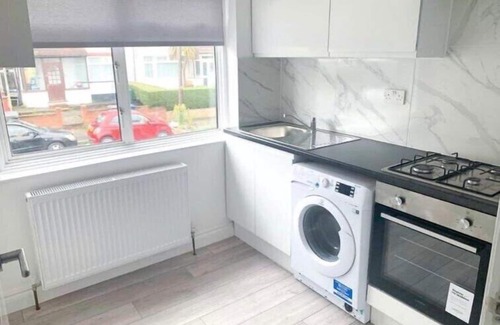 Hendon House | London Blissful Retreat - 4 Bedroom House