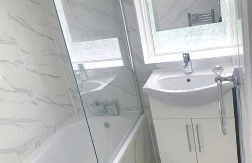 Hendon House | London Blissful Retreat - 4 Bedroom House