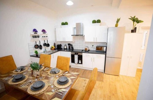 Fulham Broadway Apartment | London Fulham Lovely and Spacious 4-bedroom Apartment