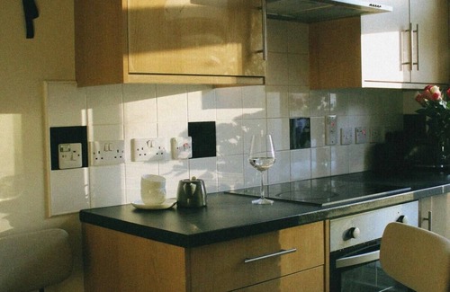 Addison Apartment | London Gem - Chic Apartment Retreat
