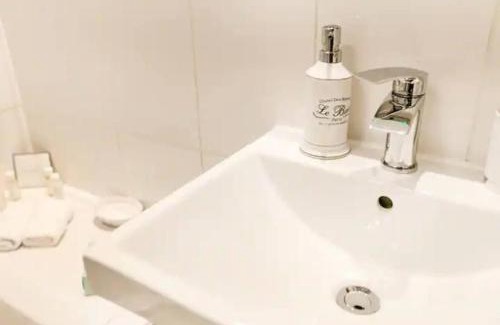 Acton House | London Guest Room
