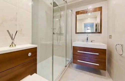 Acton House | London Guest Room