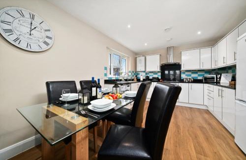 Stanwell Apartment | London Heathrow Living Serviced Apartments by Ferndale
