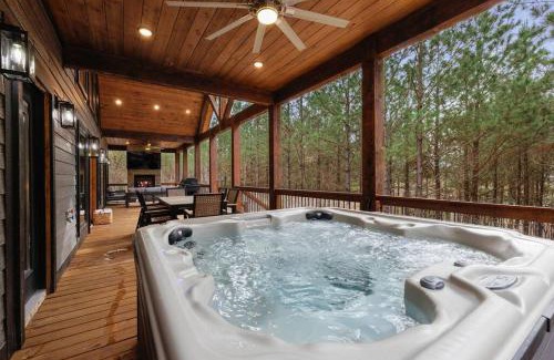 Broken Bow House | Lone Pine Lodge. Brand new! 2 bedroom luxury cabin.