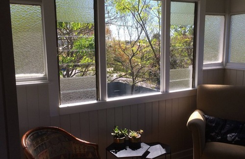 Enoggera House | Lone Pine Lodge - great for business, family, pets