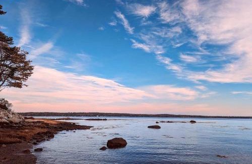 Gouldsboro House | Lone Pine Oceanfront Cottage