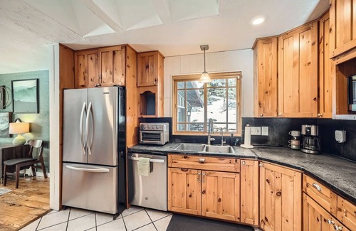 North Central Evergreen House | Lone Spruce Lodge- Mountain Tranquility with City Convenience in Evergreen