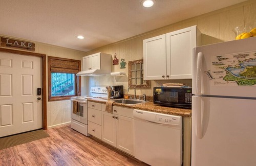 Lake Junaluska Apartment | Lone Star Retreat # 1-10 min to Waynesville & BR Pkwy-25 min to Biltmore Estate