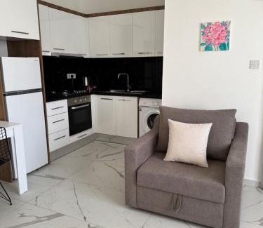 Aglantzia Apartment | Long Beach'de Stüdyo Daire