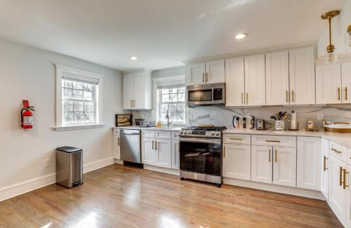 Long Branch Apartment | Long Branch Getaway - Walk to Beaches and Dining!