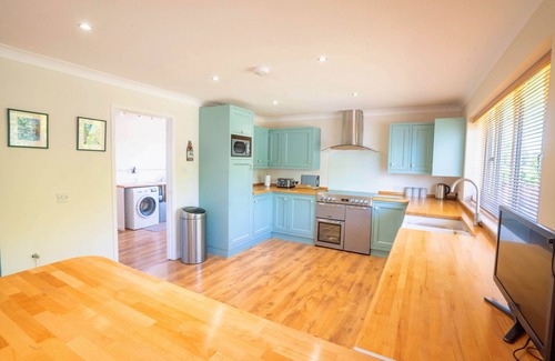 Zeals House | Long Lane Stables Lodge. Spacious Country Retreat